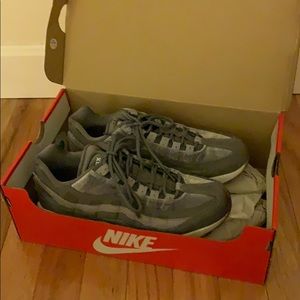 Never worn Nike Airmax